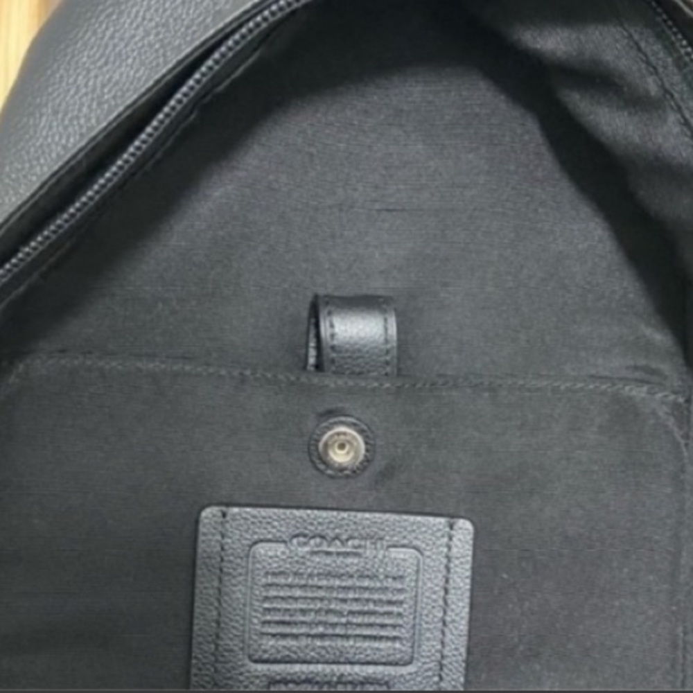 (Unistyle) NWOT Coach Black Leather Charles Pack - Picture 8 of 8